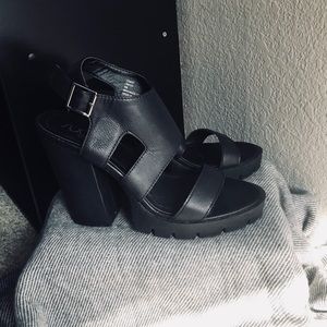 Chunky heel black sandals